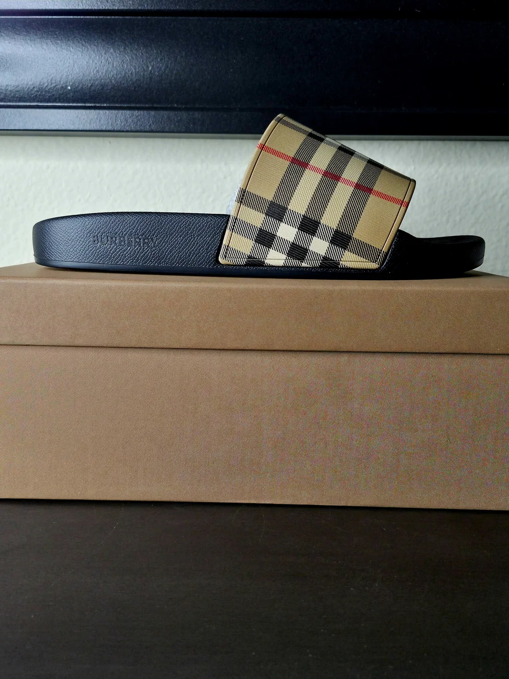 Burberry Mens/Womens Slides Size Europe 39, M7, W8.5